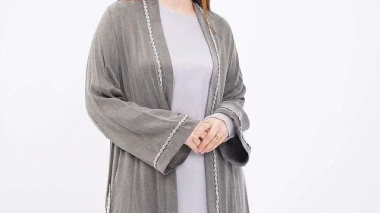 Abaya Kumaş Seçimi: Zarafet ve Konforun Denges