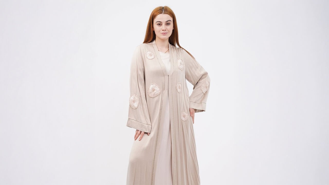 Abaya mı Ferace mi? Farkları ve Kombin Önerileri