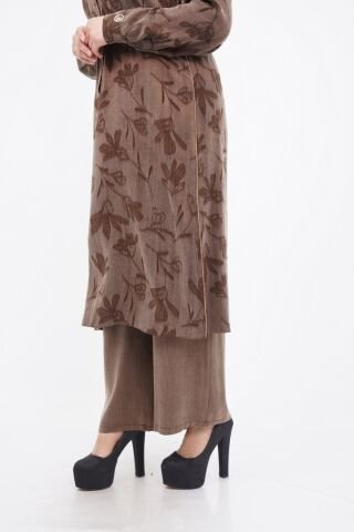 Çiçek Desen Yırtmaçlı Tensel Tesettür Takım Camel - 40-48
