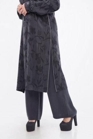 Çiçek Desen Yırtmaçlı Tensel Tesettür Takım Siyah - 40-48